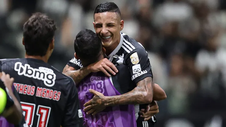 Guilherme Arana comemorando o terceiro gol de Atlético-MG x Cruzeiro pelo Brasileirão 2024
