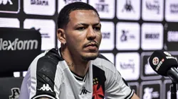 Clayton durante a apresentação pelo Vasco