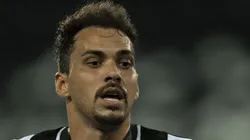 Eduardo durante partida contra o Madureira pelo Carioca 2024. Meia tem situação atualizada por jornalista.