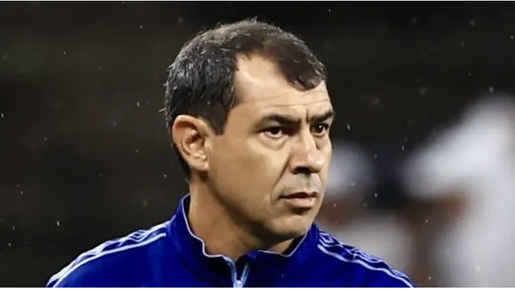 Carille durante partida contra o Bragantino. Técnico define time para estreia na Série B.