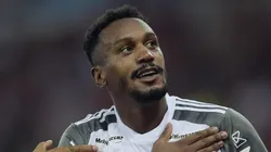 Edenilson durante partida com a camisa do Galão da Massa. Foto: Alexandre Loureiro/AGIF