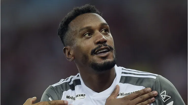 Edenilson durante partida com a camisa do Galão da Massa. Foto: Alexandre Loureiro/AGIF