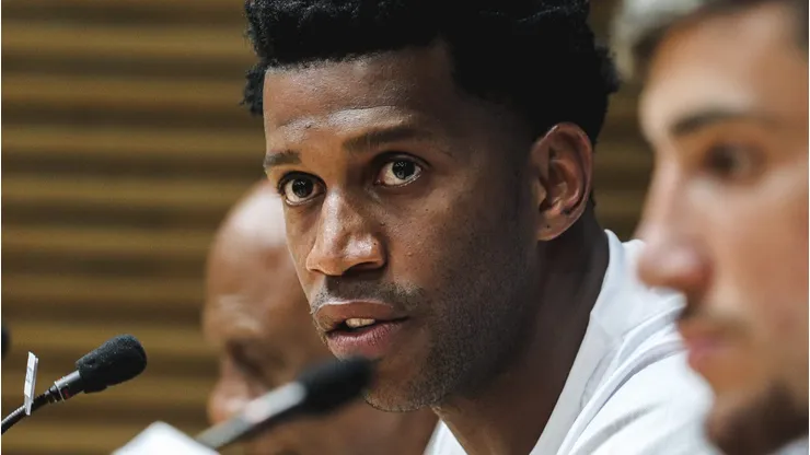 Gil, zagueiro do Santos. O experiente atleta repensa sobre seu futuro no futebol e no Peixe.