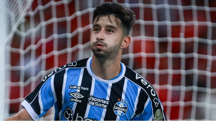 Villasanti comemorando gol no clássico entre Internacional e Grêmio, no Beira-Rio, pelo Campeonato Gaúcho, no dia 25/02/2024.