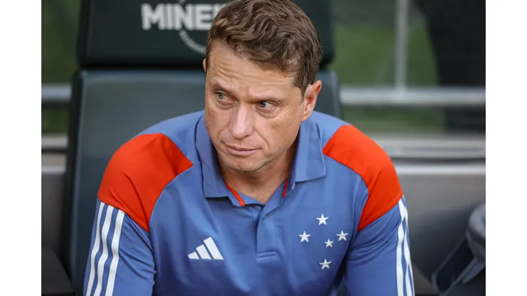 Fernando Seabra tem o desafio de manter a invencibilidade do Cruzeiro na Arena MRV.