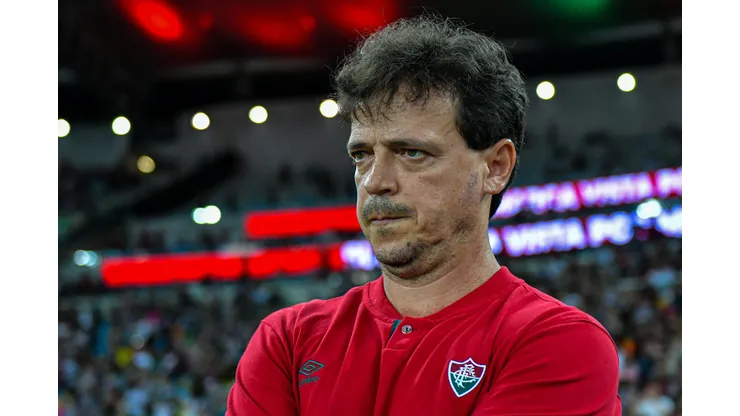 Fernando Diniz tem retrospecto incômodo nos clássicos.