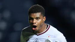 Lincoln comemorando gol marcado pelo Vissel Kobe, do Japão. Foto: Pakawich Damrongkiattisak/Getty Images.