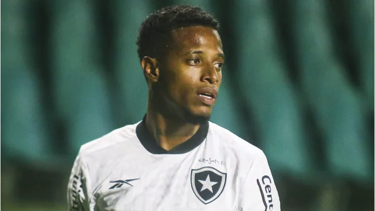 Mesmo diante do resultado positivo, Tchê Tchê demonstrou apreensão nos bastidores do Botafogo