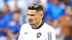 Tiquinho Soares foi reserva em Botafogo x Atlético-GO