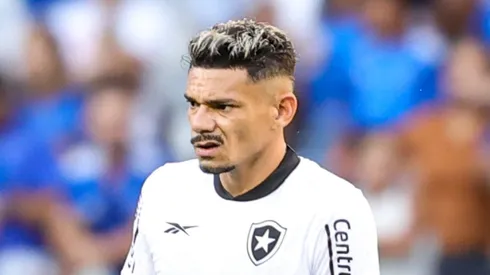 Tiquinho Soares foi reserva em Botafogo x Atlético-GO