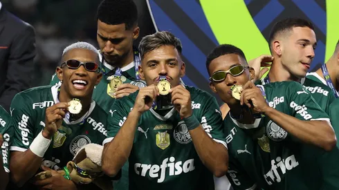 Vanderlan (à direita) é um dos jovens mais promissores e valorizados do Palmeiras e está no radar do Chelsea - Foto: César Greco/Ag. Palmeiras