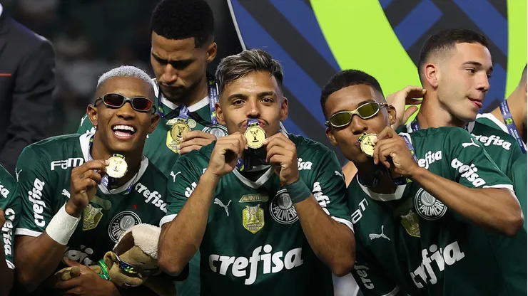 Vanderlan (à direita) é um dos jovens mais promissores e valorizados do Palmeiras e está no radar do Chelsea - Foto: César Greco/Ag. Palmeiras