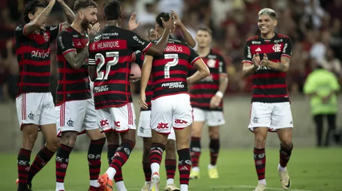 Luiz Araujo jogador do Flamengo comemora seu gol com jogadores do seu time durante partida contra o Sao Paulo no estadio Maracana pelo campeonato Brasileiro A 2024. Foto: Jorge Rodrigues/AGIF