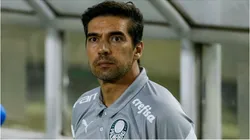 Foto: Ricardo Moreira/Getty Images - Abel Ferreira durante jogo