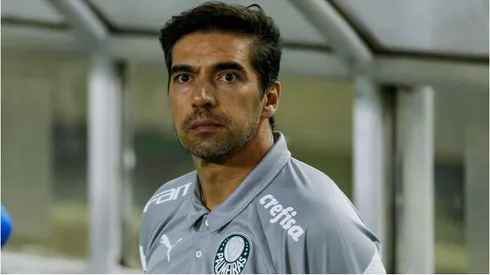 Foto: Ricardo Moreira/Getty Images - Abel Ferreira durante jogo