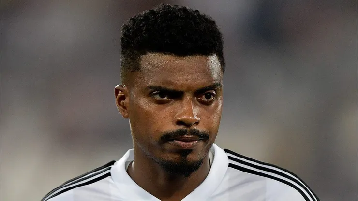Grêmio busca um zagueiro no mercado de transferências