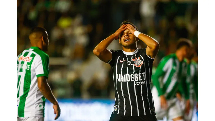 Angel Romero jogador do Corinthians lamenta durante partida contra o Juventude no estadio Alfredo Jaconi pelo campeonato Brasileiro A 2024. Foto: Luiz Erbes/AGIF