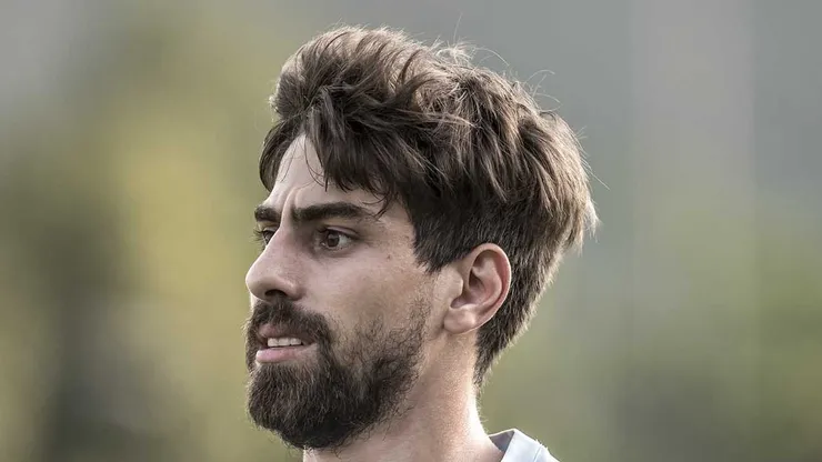 Luan Peres durante treino no CT Rei Pelé. Defensor está a caminho de rival do Peixe. Foto: Ivan Storti/Santos FC.