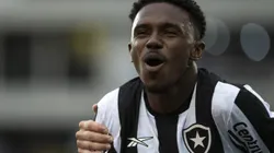 Jeffinho deve entrar no ataque de Artur Jorge contra o Atlético-GO