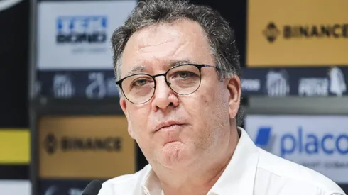 Marcelo Teixeira em coletiva de imprensa na Vila Belmiro