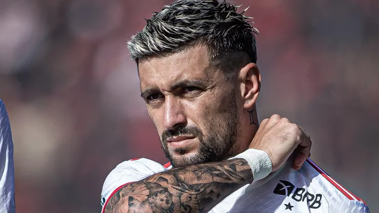 Arrascaeta em partida entre Atlético-GO e Flamengo no Serra Dourada pelo Campeonato Brasileiro, no dia 14/04/2024.
