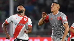 Zaid Romero disputando lance com Borja no Estádio Mario Kempes, em partida entre River Plate e Estudiantes, pela Supercopa Argentina, no dia 13/03/2024. Foto: Hernan Cortez/Getty Images