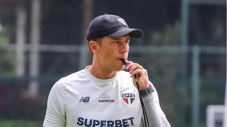 Carpini comandando treino no início da semana. Foto: Divulgação / Flickr Oficial do São Paulo FC.