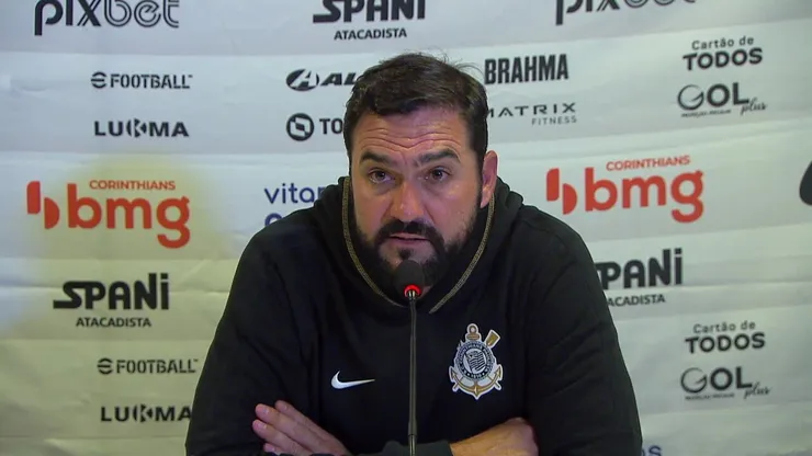 Foto: Reprodução/Corinthians TV - Danilo Andrade pode deixar o comando da equipe Sub-20 do Corinthians