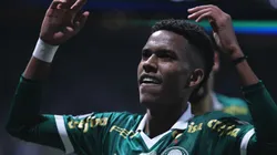 Estevão, meia do Palmeiras, vai começar no banco na escalação