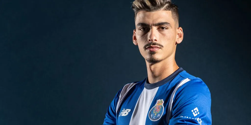André Franco posando para o site do Porto - Foto: Divulgação/FC Porto