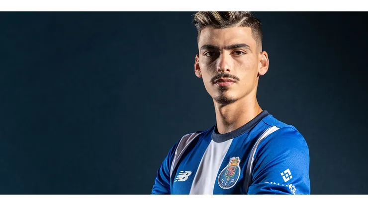 André Franco foi afastado pelo técnico do Porto e treina em grupo separado. Meia negocia com Flamengo - Foto: Divulgação/FC Porto