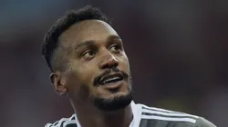 Edenilson comemora gol pelo Atlético contra o Flamengo. Volante vai jogar no Imortal.