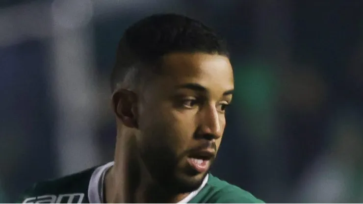 Jorge durante partida do Palmeiras contra o Juventude, em 2022. Lateral vai disputar a Série B. Foto: Silvio Ávila/Getty Images
