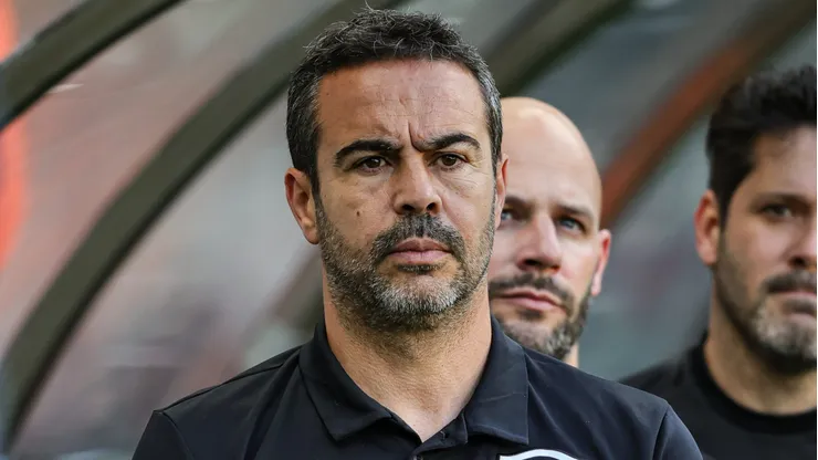 Artur Jorge vem enfrentando dificuldades para ajustar a equipe