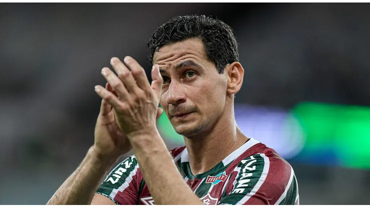 Ganso aplaudindo a torcida do Fluminense em jogo contra o Red Bull Bragantino pelo Brasileirão 2024.