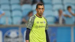 Torcida não gostou da atuação do goleiro. Photo by Pedro H. Tesch/Getty Images