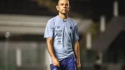 Kleiton Lima tecnico do Santos durante partida contra o Corinthians no estadio Vila Belmiro pelo campeonato Brasileiro A Feminino 2024.