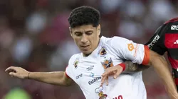 Yago Ferreira em campo pelo Nova Iguaçu. Meia não vai atuar no Fluzão.