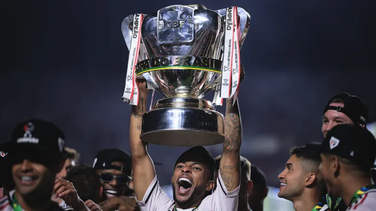 Jogadores comemoram título do São Paulo na Copa do Brasil.