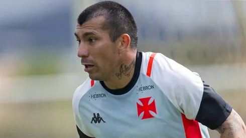 Medel em treino do CT Moacyr Barbosa. O zagueirão virou dúvida