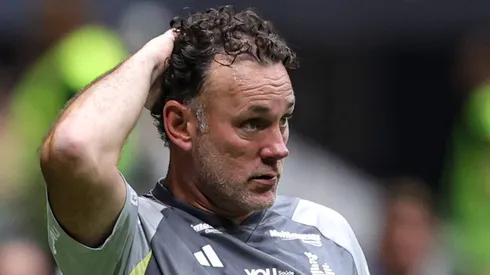 Durante coletiva, Milito falou sobre atuação da arbitragem na partida