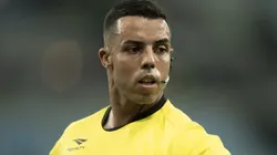 O árbitro Yuri Elino Ferreira da Cruz foi criticado pela torcida - Foto: Jorge Rodrigues/AGIF