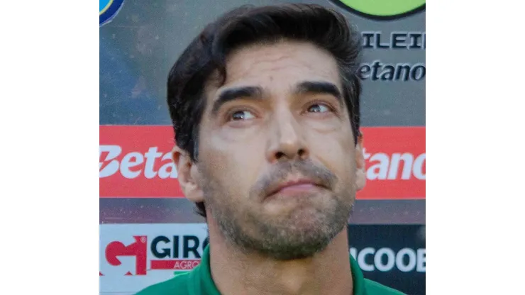 Abel Ferreira em partida entre Vitória x Palmeiras pela primeira rodada do Campeonato Brasileiro 2024.