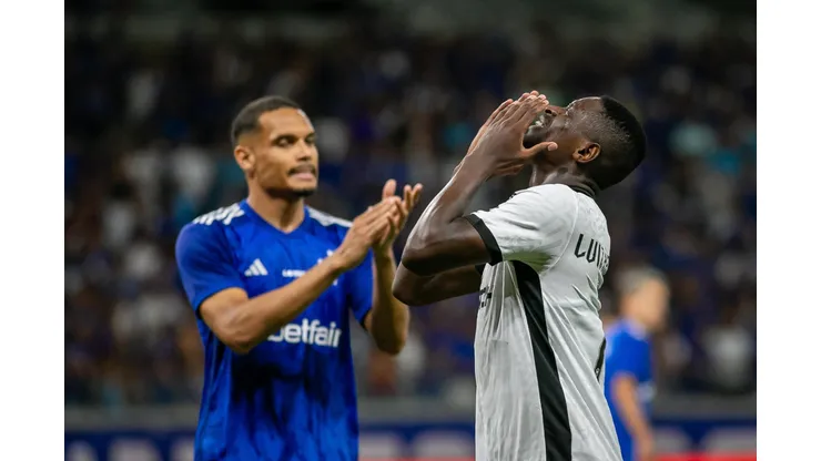 Luiz Henrique jogador do Botafogo durante partida contra o Cruzeiro no estadio Mineirao pelo campeonato Brasileiro A 2024.