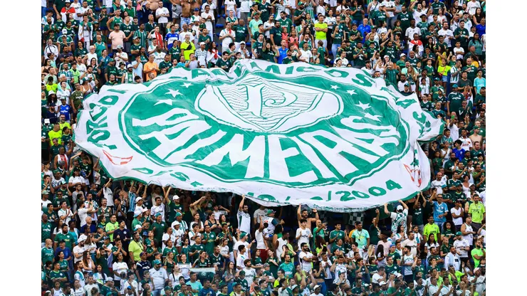 Torcida do Palmeiras durante partida contra Botafogo-SP no estadio Arena Barueri pelo campeonato Paulista 2024. Foto: Marcello Zambrana/AGIF