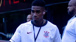 Félix Torres chegando ao Estádio Primeiro de Maio para partida entre São Bernardo e Corinthians, pelo Campeonato Paulista, no dia 27/01/2024.