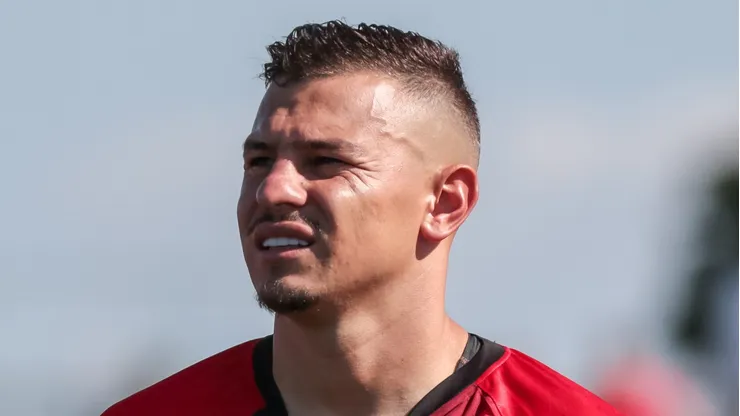 Hugo Moura está sendo negociado pelo Vasco