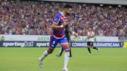 Lucero comemorando gol pelo Fortaleza na Sul-Americana