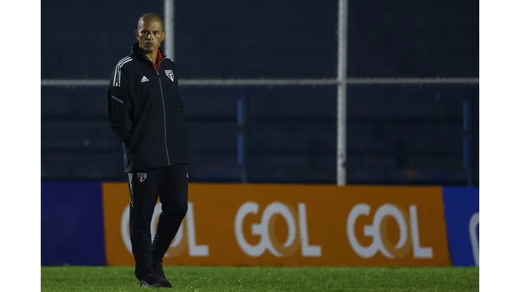 Alex de Souza, em uma de suas experiências como técnico, no sub-20 do São Paulo.