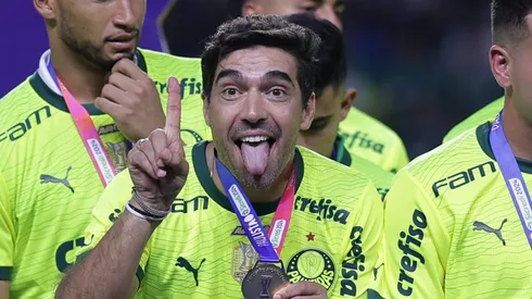 Abel Ferreira e elenco do Palmeiras comemorando a conquista do Campeonato Paulista 2024,